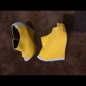 I have never wore these. I don’t go out much.